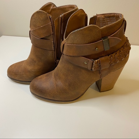 🚫SOLD🚫 XOXO heeled booties - Picture 1 of 5